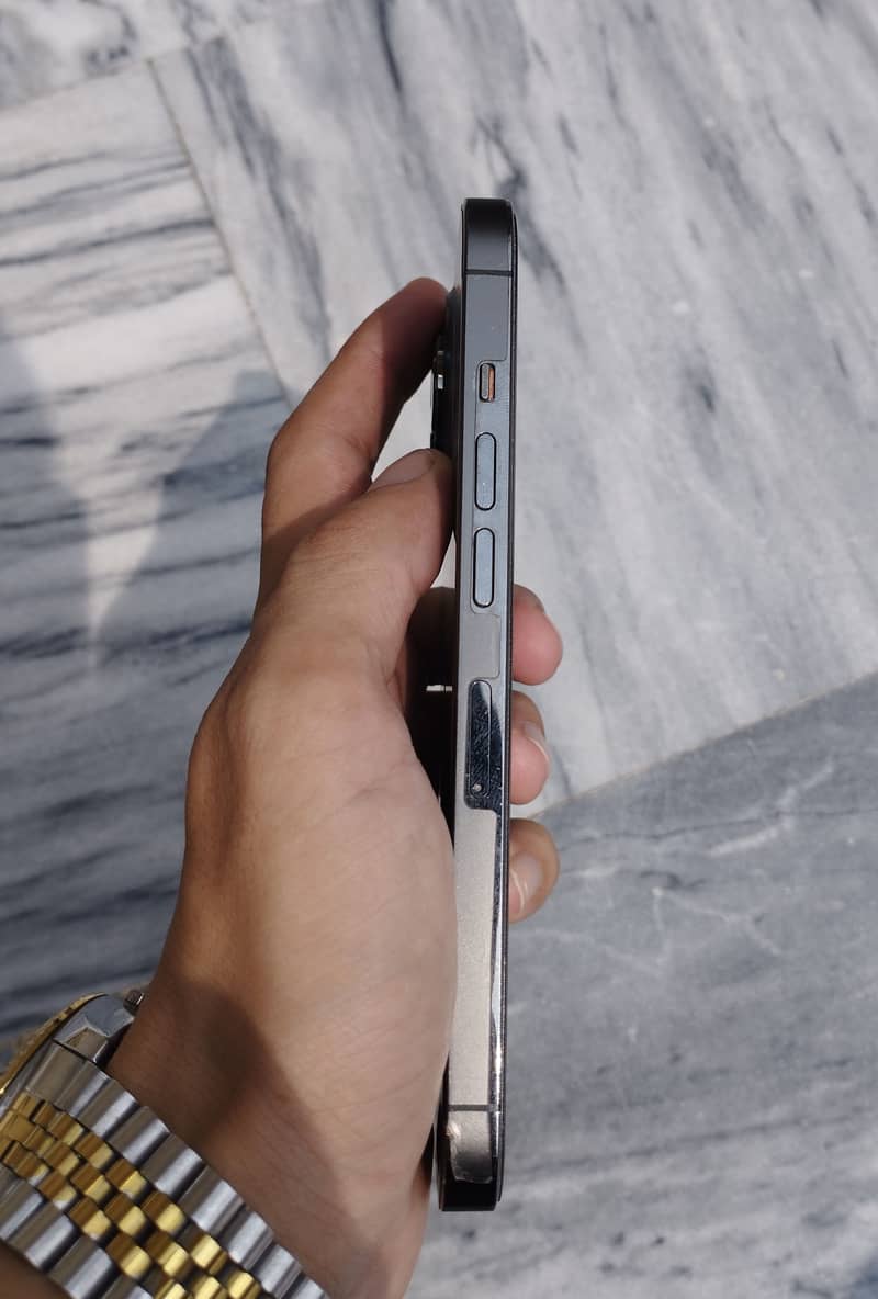 Apple iPhone 13 Pro 4