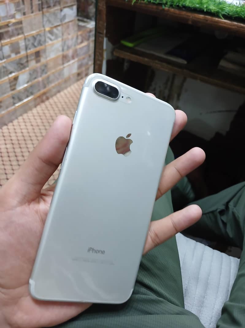 Apple iPhone 7 Plus 0