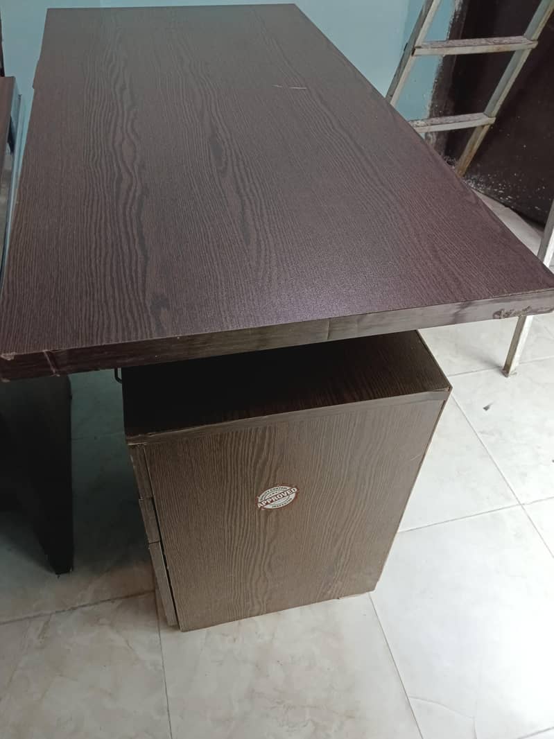 office table 9/10 condition 0