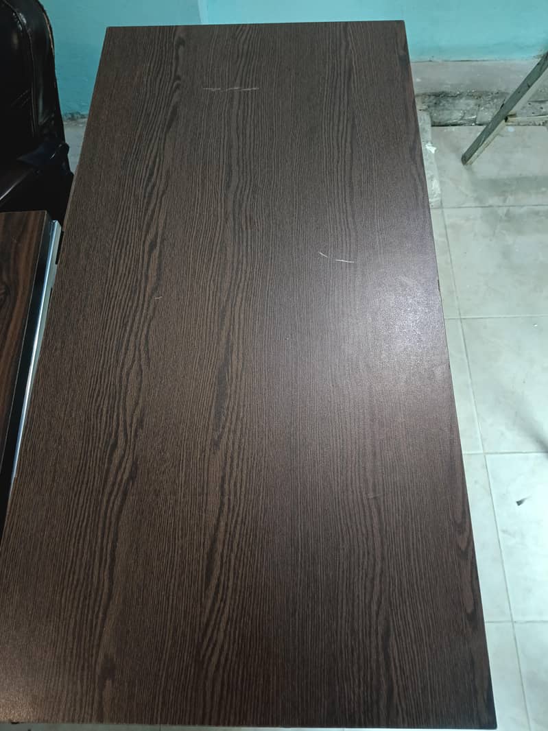 office table 9/10 condition 1