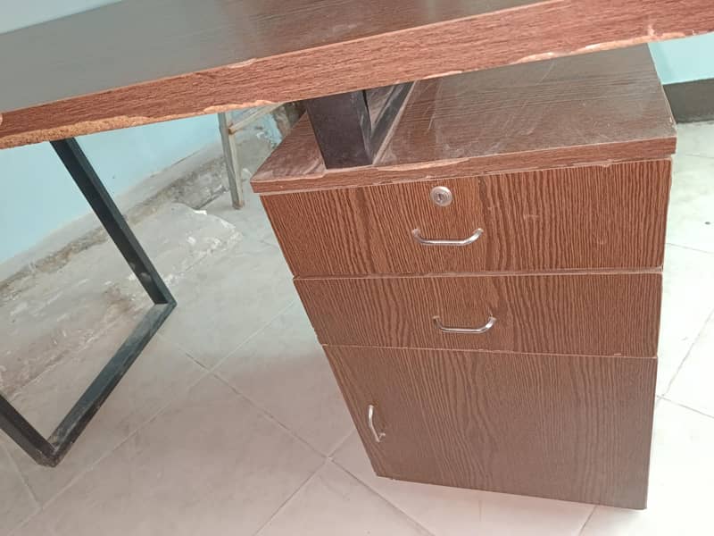 office table 9/10 condition 2