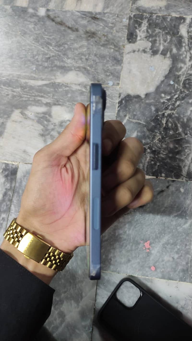 Apple iPhone 14 4