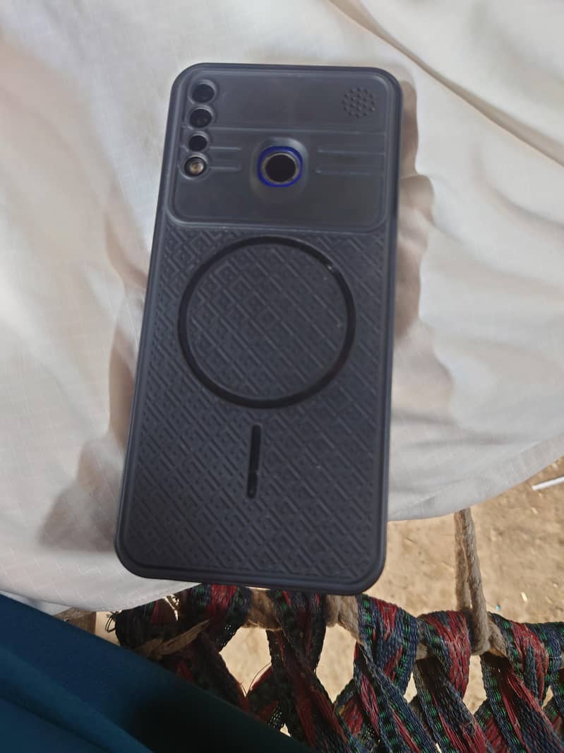 Tecno Spark 4 0
