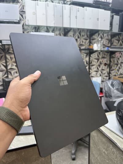 surface laptop 2 | i5 - 8th gen | 8gb 256 ssd | 4k tuch disolay