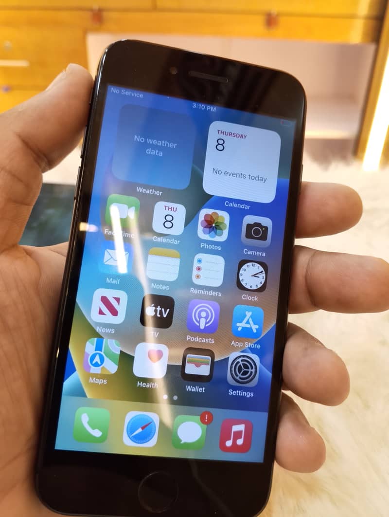 Apple iPhone 8 1