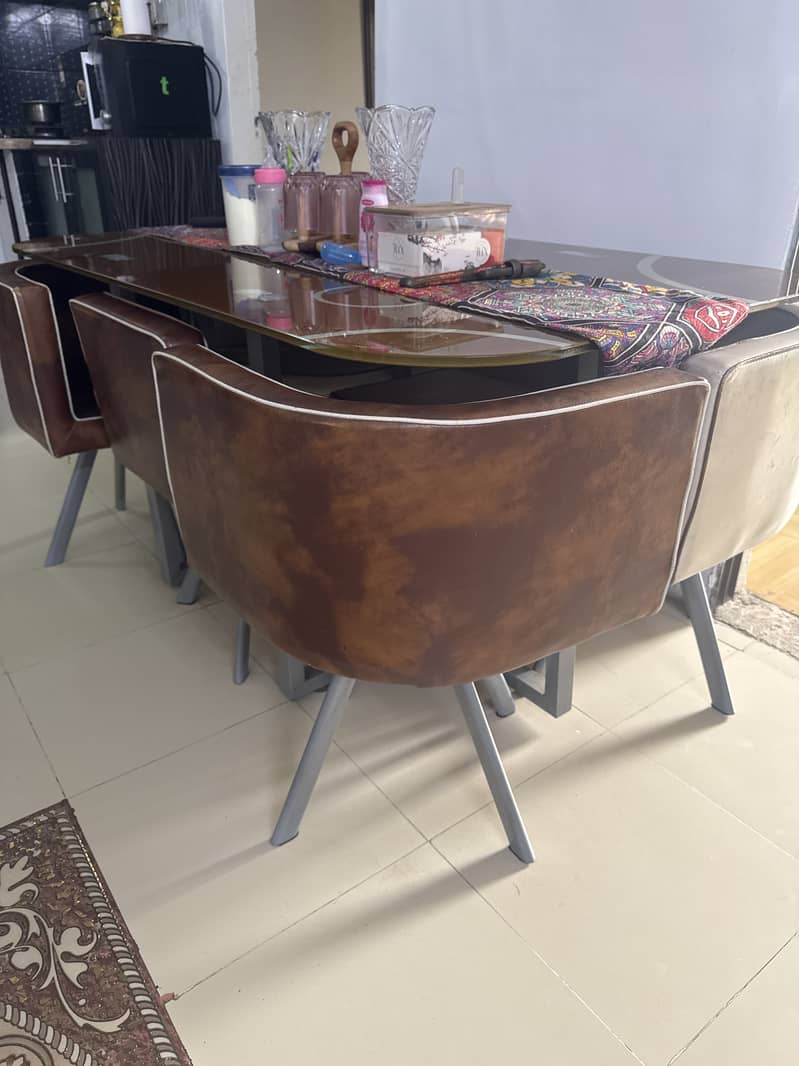 Dining table 0