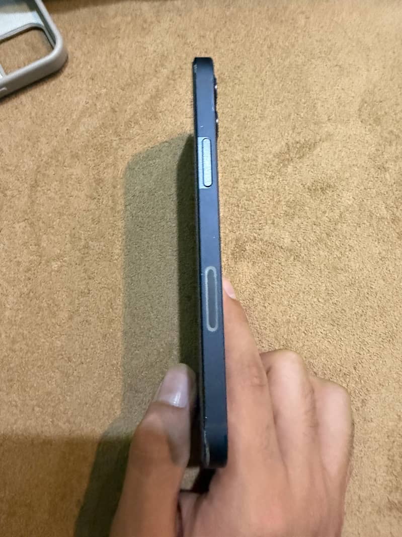 Apple iPhone 12 3