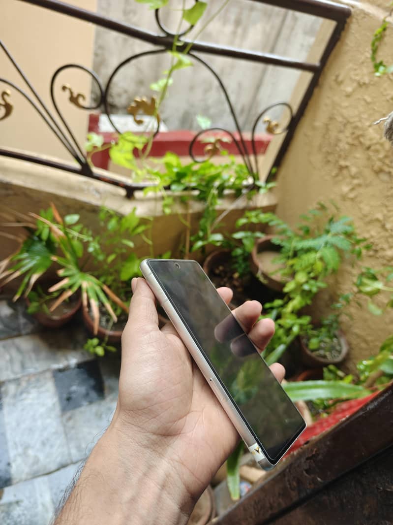 Google Pixel 7 4