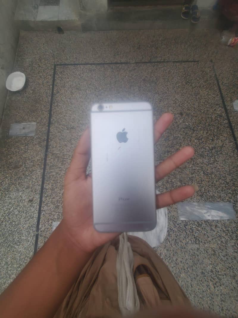 Apple iPhone 6 Plus 1