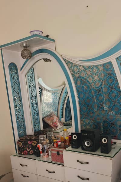 Modern Dressing Table with Large Mirror & Drawers