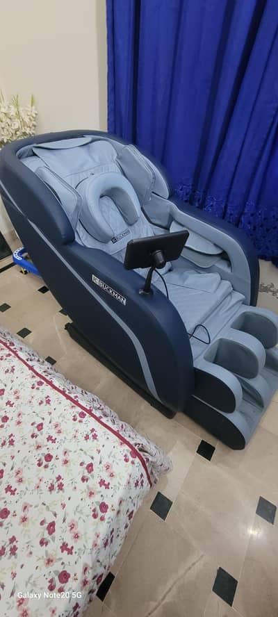 JC MUCKMAN MASSAGE CHAIR