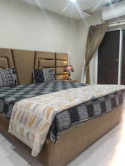 One bedroom VIP full furnish flat par day available in Bahria Town Lahore