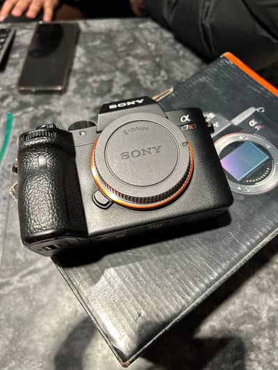 Sony A7R3 A7Riii Full frame mirrorless camera brand new Condition