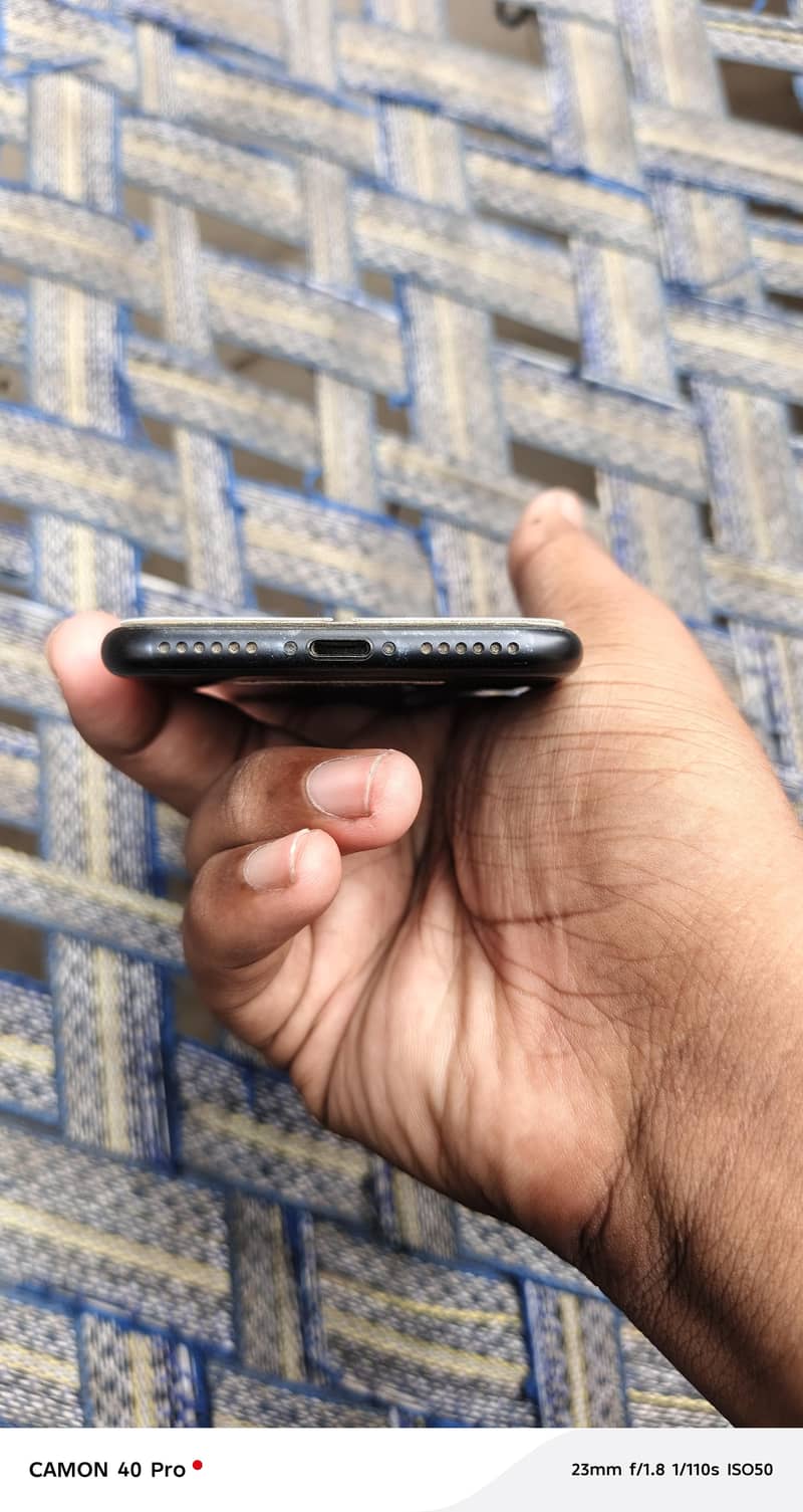 Apple iPhone 7 3