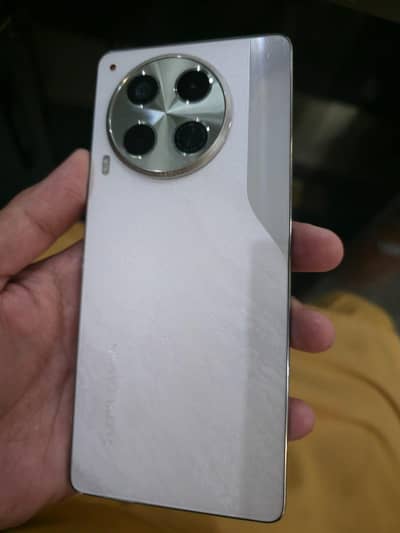 Tecno CAMON 30