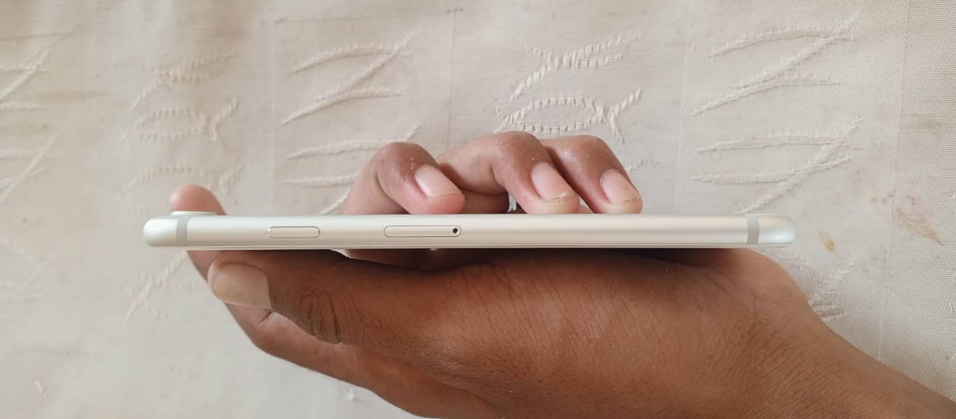 Apple iPhone 7 2