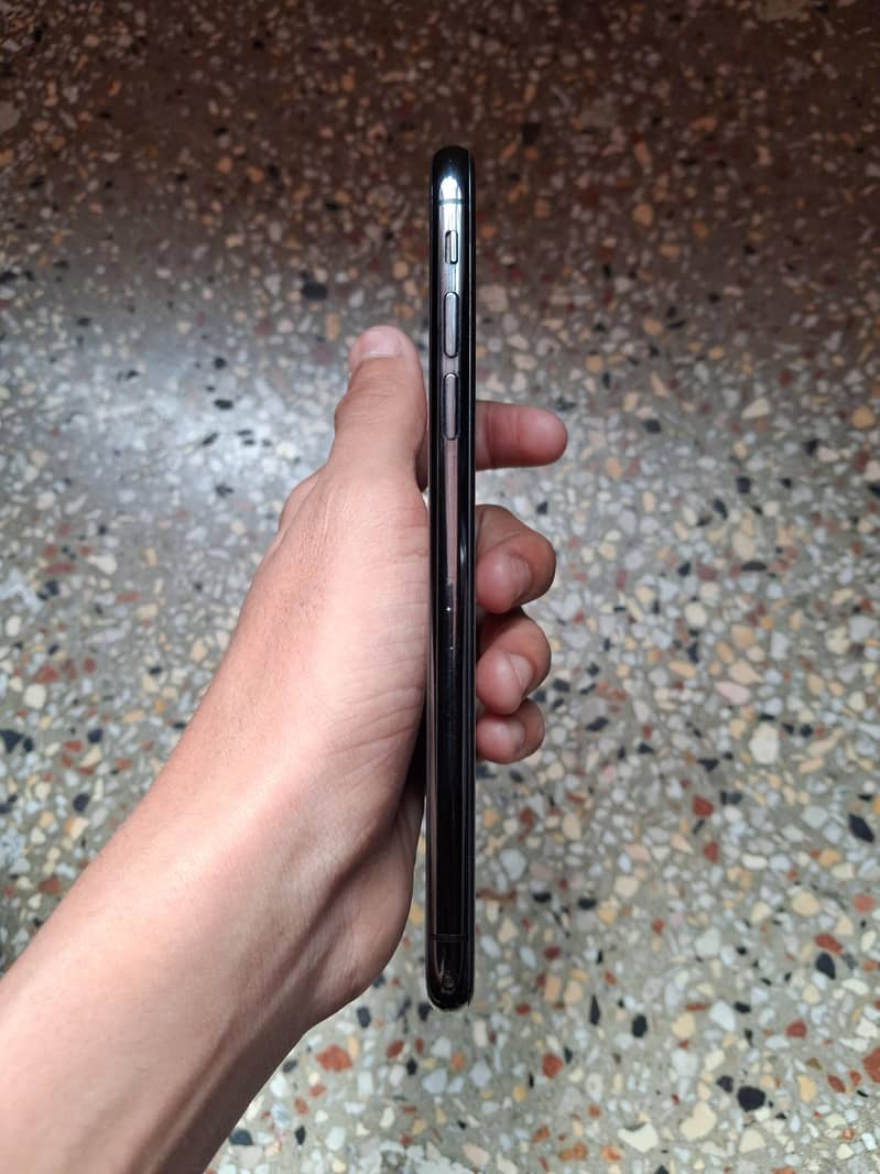 Apple iPhone X 3