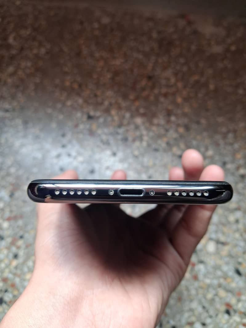 Apple iPhone X 4