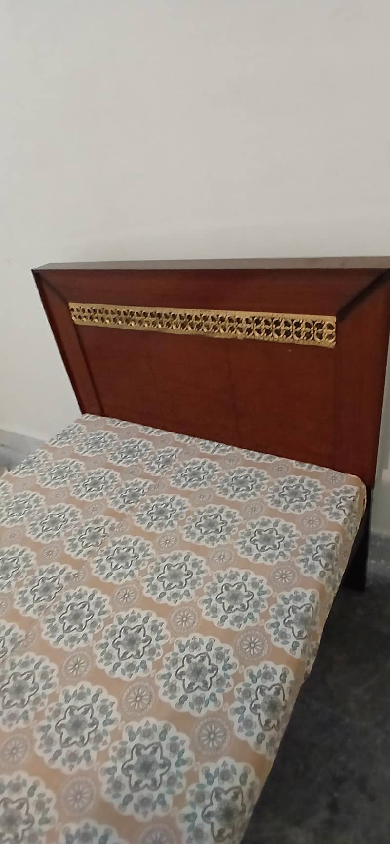 single bed 0