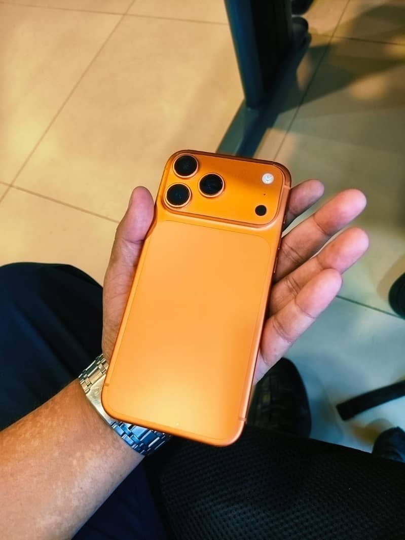Apple iPhone 17 Pro Max 4