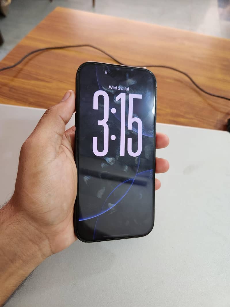 Apple iPhone 16 Pro 1
