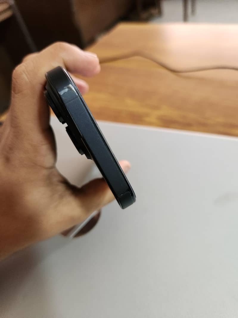 Apple iPhone 16 Pro 4