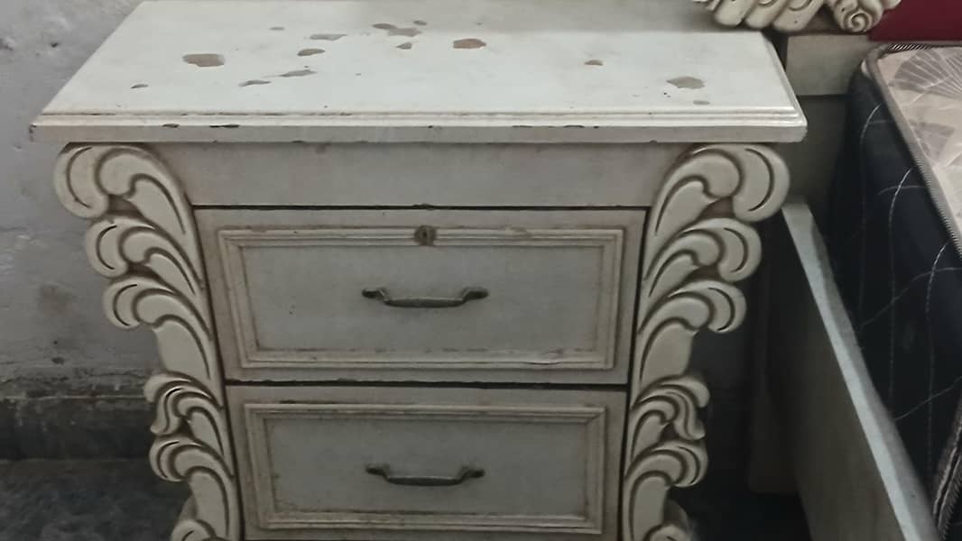 bed and dressing table 2