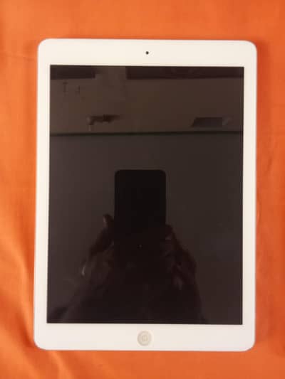 Apple iPad Air1 available "as it" condition for Parts/Repair.