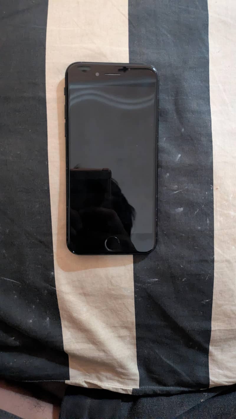 iPhone SE 2022 0