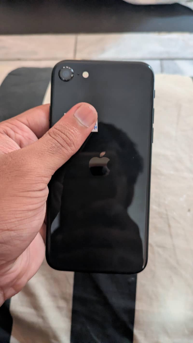 iPhone SE 2022 1