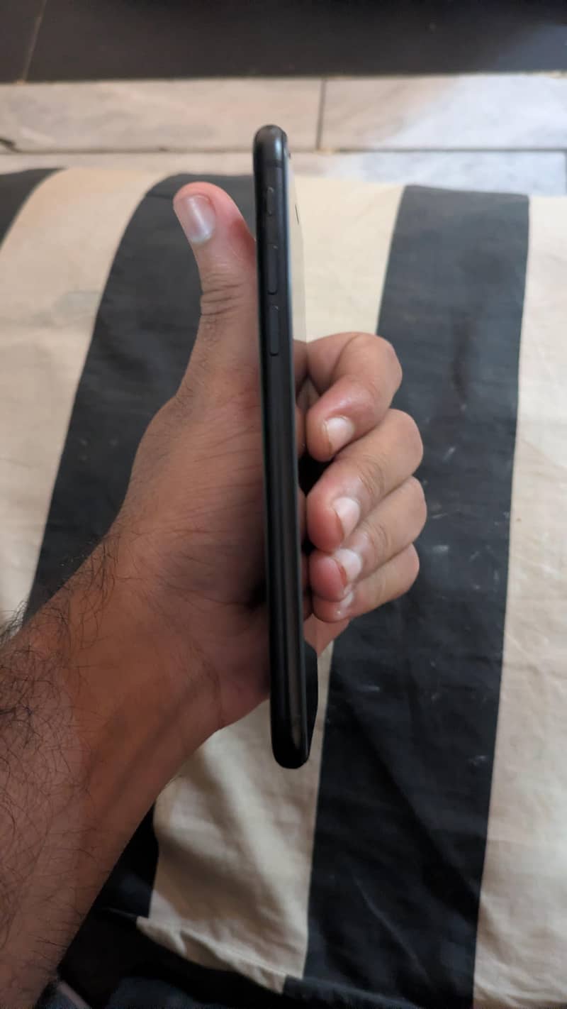 iPhone SE 2022 2