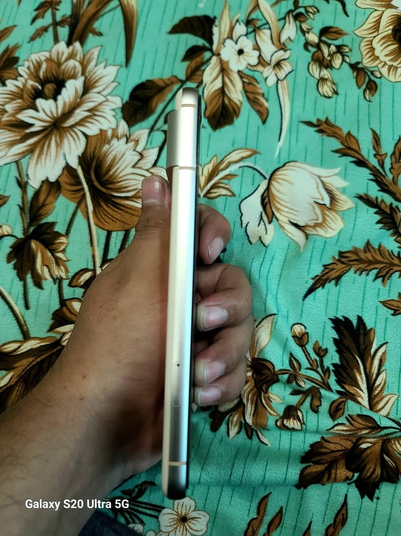 Google Pixel 8 4