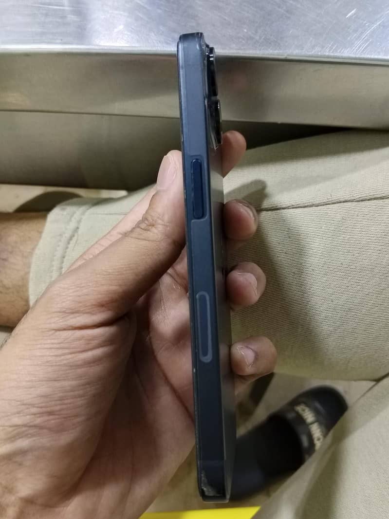 Apple iPhone 13 2