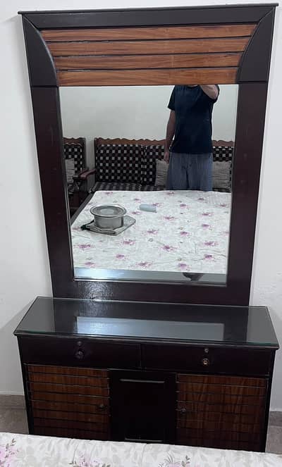2 single beds + dressing table and 2 side tables + 2 sofa (single)