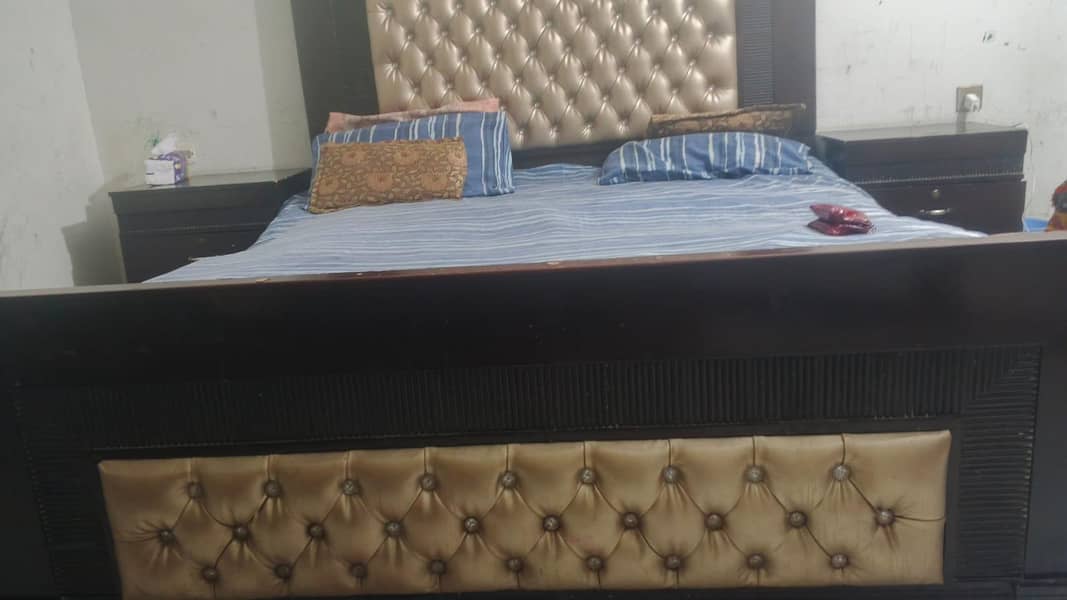 Bed Dressing with Almari 1