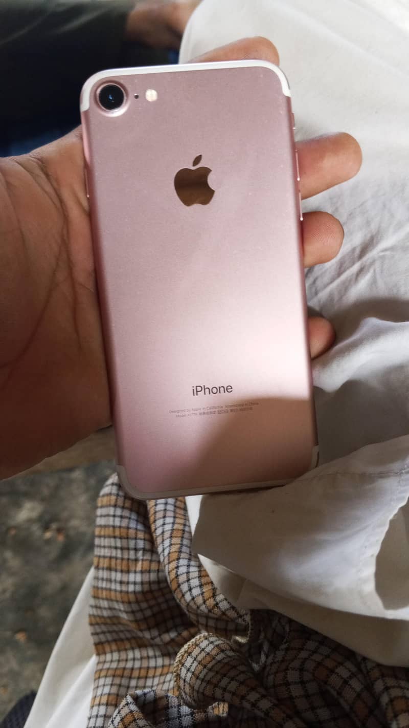 Apple iPhone 7 0