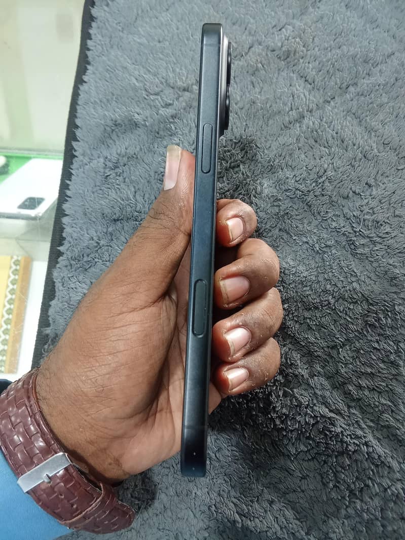 Apple iPhone 16 Plus 3