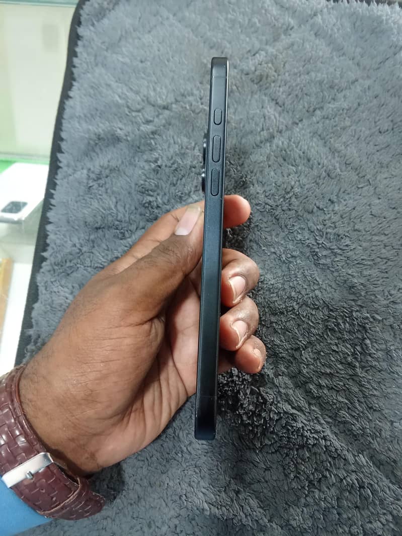 Apple iPhone 16 Plus 4