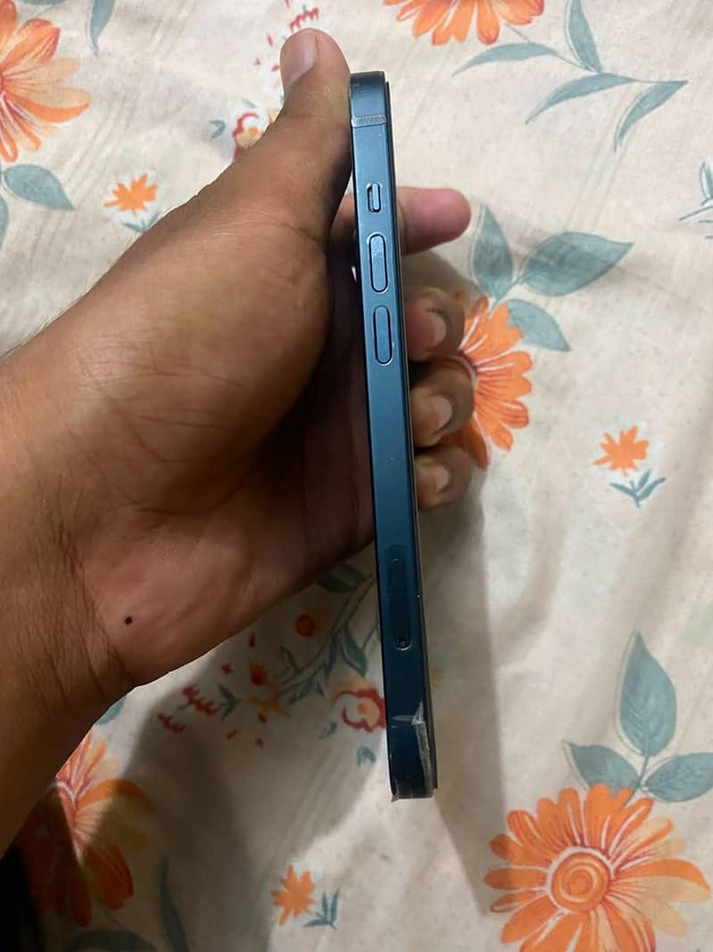Apple iPhone 13 3