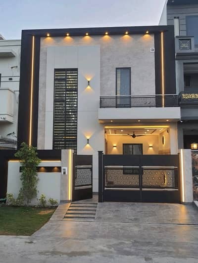 A Prime Location House Of 5 Marla In Rs. 21500000