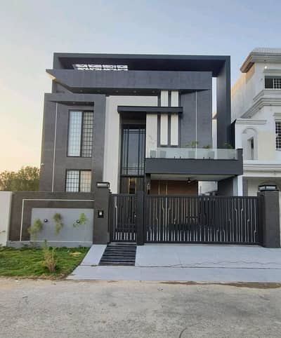 Ideally Located Facing Park House Of 10 Marla Is Available For sale In Citi Housing Society
