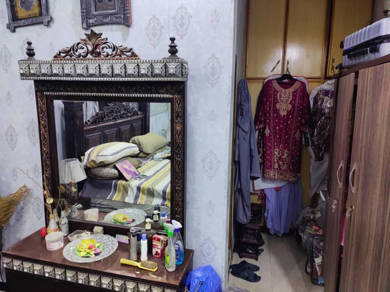 dressing table wodden good condition 2