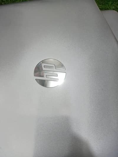 i 5.6gen. ram 8gb SSD. 128gb touch screen. hp laptop 