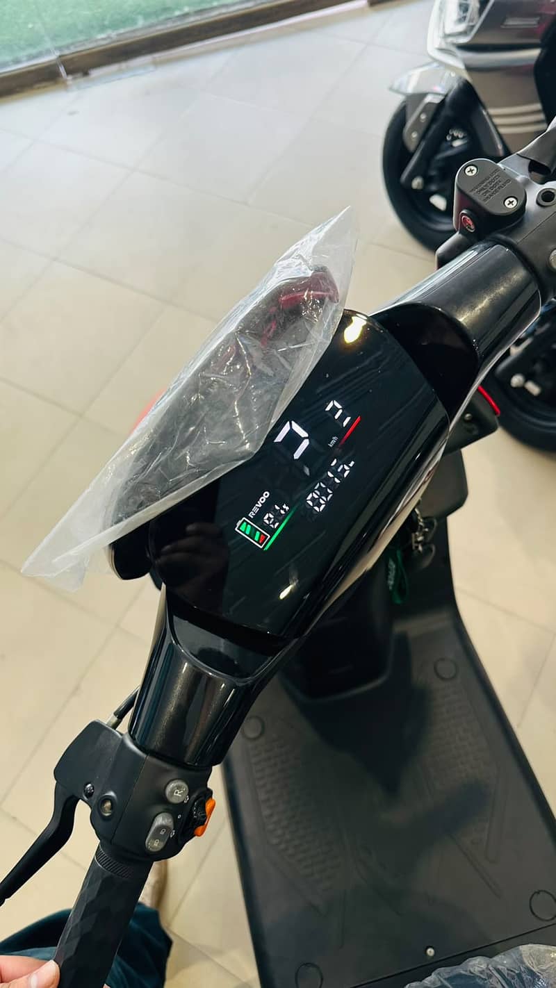 Revoo A12 3