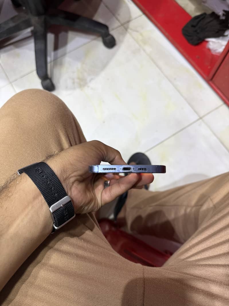 Apple iPhone 13 Pro Max 2