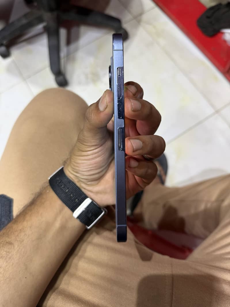 Apple iPhone 13 Pro Max 4