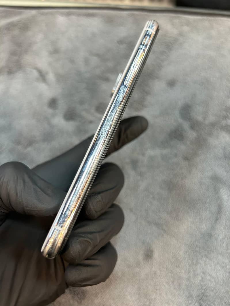 Apple iPhone X 3