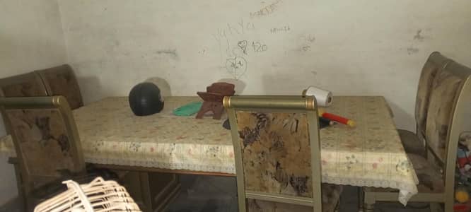 Wodden dinning table with mirror