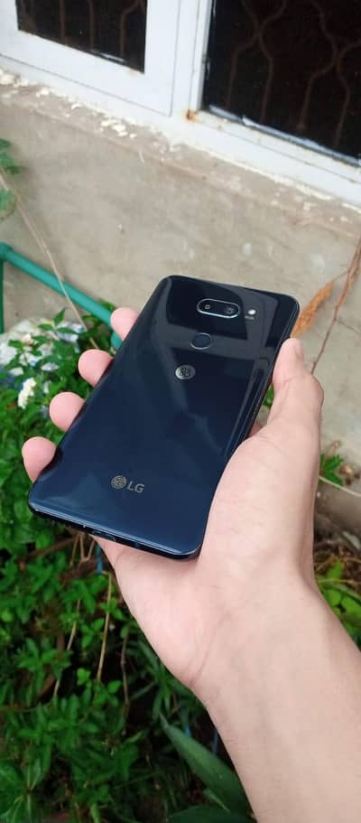 LG V30