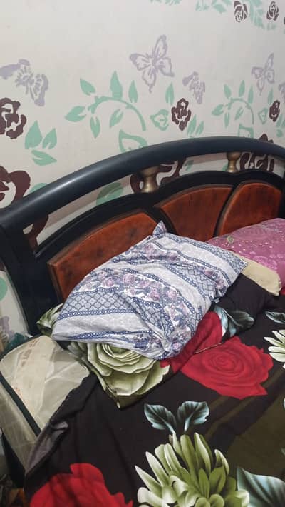 Dico Bed set available for sale Urgent.